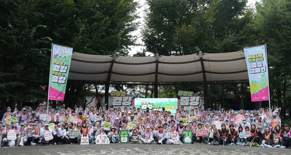 건강엔 걷깅 환경엔 걷깅 서울시와 함께 하는 줍깅 캠페인 단체사진
